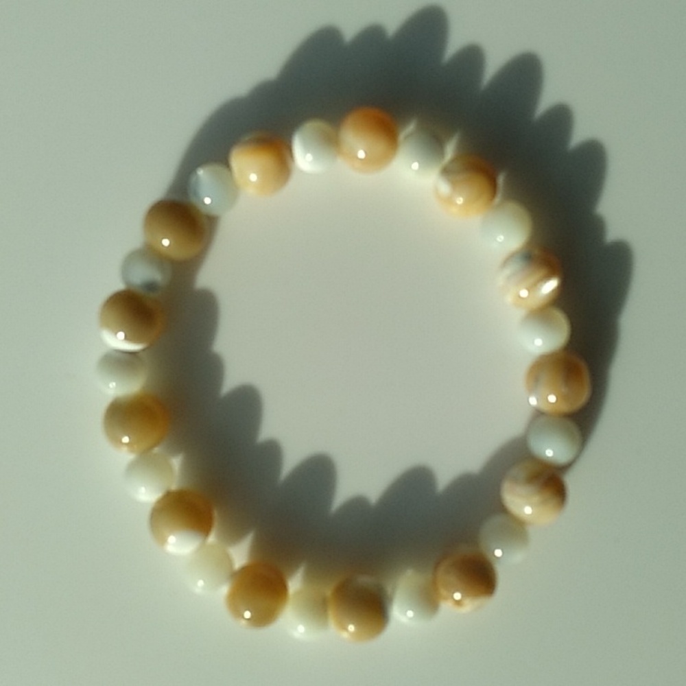 Cream & White mother of pearl stretch bracelet